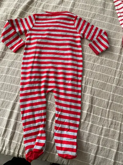 GUESS Baby Schlafanzug Strampler Gr. 80 Rot Gestreift mit Teddy Applikation