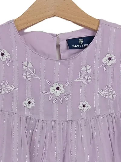 Basefield Mädchen Sommerkleid Lila Blumenstickerei Gr. 92/98