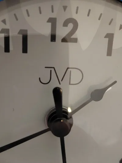 JVD Wecker analog blau Charmant Kinder Tischuhr mit bunten Applikationen
