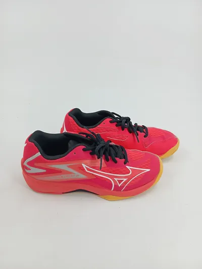 Mizuno Sportschuhe Kinder Gr. 36.5 Rot Sportlich WAVE LIGHTNING STAR Z7 JR