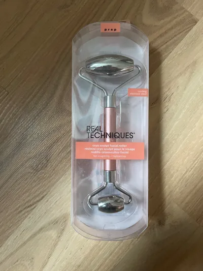 REAL TECHNIQUES Cryo Sculpt Gesichtsmassageroller Pink Uni Neu OVP