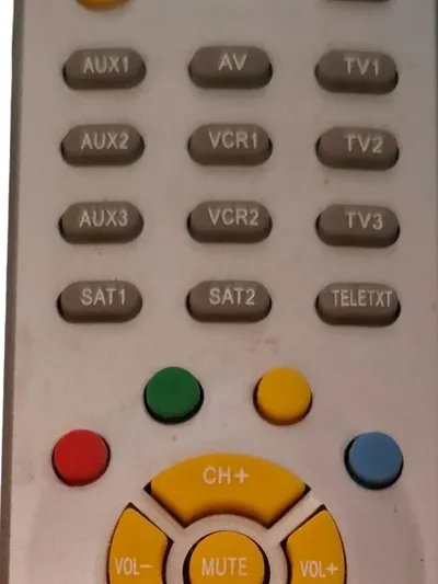 Heitech Universal Fernbedienung Silber TV VCR SAT AUX Ersatz Fernsteuerung