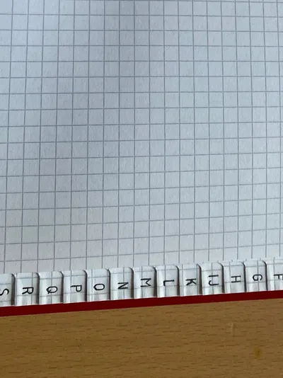 EOSA Schulheft Kariert Notizbuch mit Alphabet Register Rot