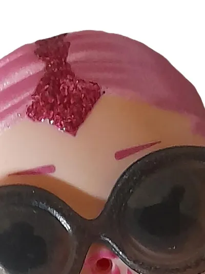 MGA LOL Surprise Puppe Spielfigur Mädchen Mehrfarbig mit Brille Glitzerjacke