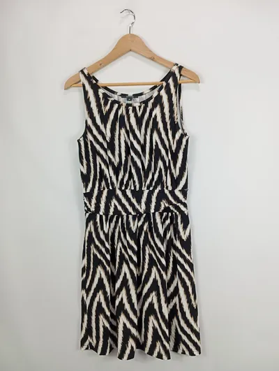 comma Damen Freizeitkleid Gr. 36/S ärmellos Zickzack-Muster Casual Mehrfarbig
