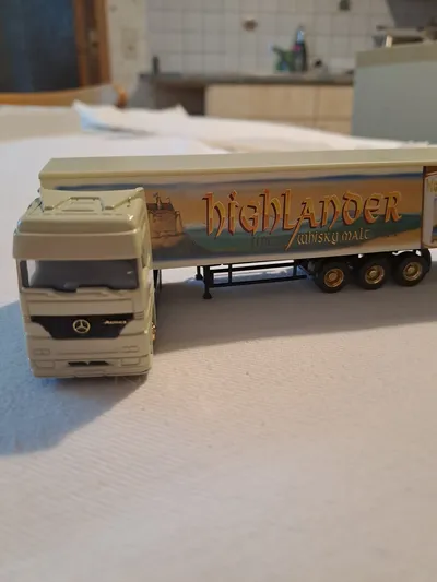 Mercedes-Benz Actros LKW Modell Highlander Whisky Malt Bier Sammlerfahrzeug