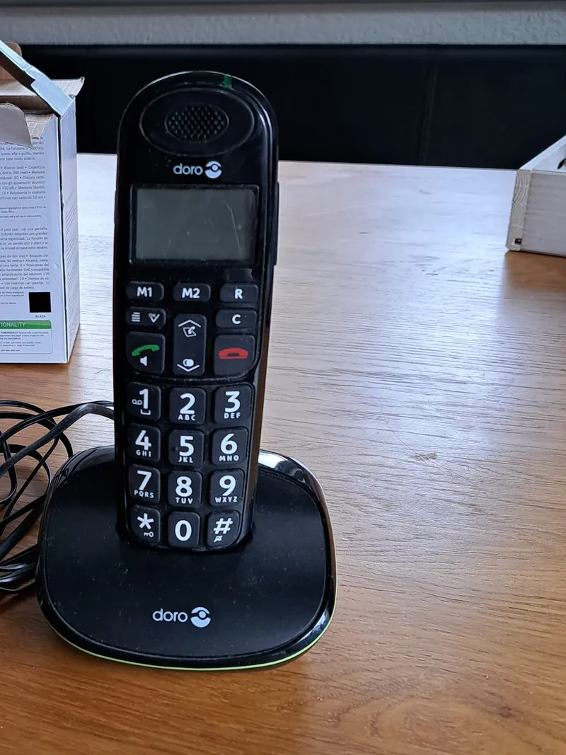 Doro PhoneEasy 100W Schnurloses Telefon Schwarz Seniorentelefon DECT 4