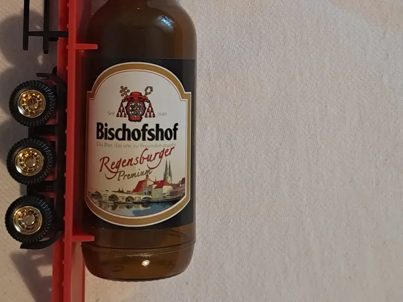 Bischofshof LKW Modell mit Anhänger Bierflasche Sammlerstück Werbemodell 2