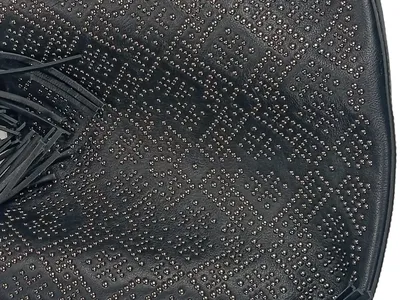Uterqüe Damen Beuteltasche Schwarz Nieten Fransen Bohemian Stil