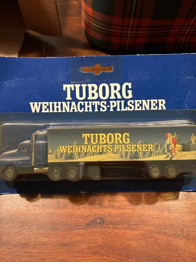 TUBORG Weihnachts-Pilsener LKW Modellfahrzeug Mehrfarbig 20cm