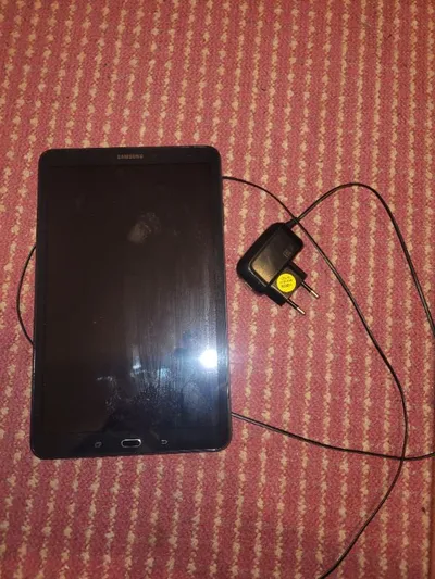 Samsung Galaxy Tab A 10.1 SM-T580 32GB Tablet Schwarz mit Ladegerät