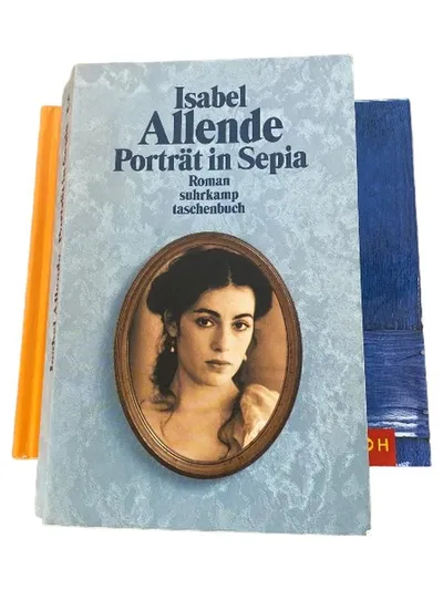 Isabel Allende Porträt in Sepia Roman Suhrkamp Gesellschaftsroman