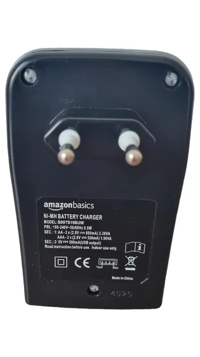 Amazon Basics Akku Ladegerät B00TS19BUW Schwarz Ni-MH Batterieladegerät USB