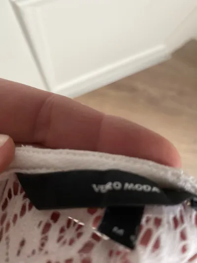 VERO MODA Damen Top mit Spitze Weiß Gr. M Ärmellos Feminin