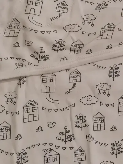 Amazing Baby Pucktuch Swaddle Wickeltuch Gr. S 0-3 Monate Häuser Weiß