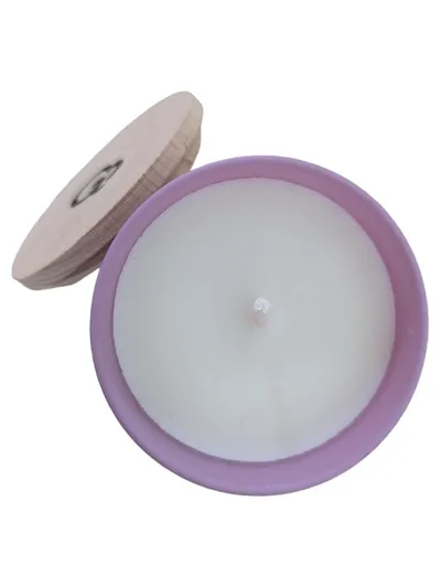 AVA & MAY Provence Duftkerze Lila 250g mit Holzdeckel Modern