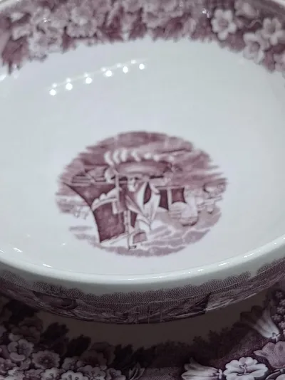 Wedgwood Ferrara Vintage Suppentasse Untertasse Lila Porzellan