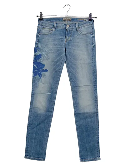 GUESS Damen Destroyed Jeans Gr. 26 mit Blumenstickerei Blau Slim Fit