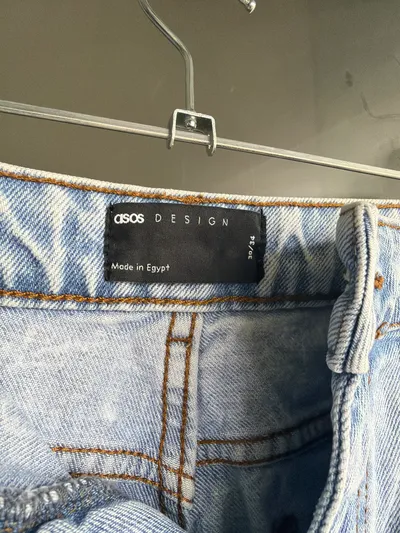 ASOS Design Damen Mom Jeans Ripped W30/L34 Blau Destroyed Look