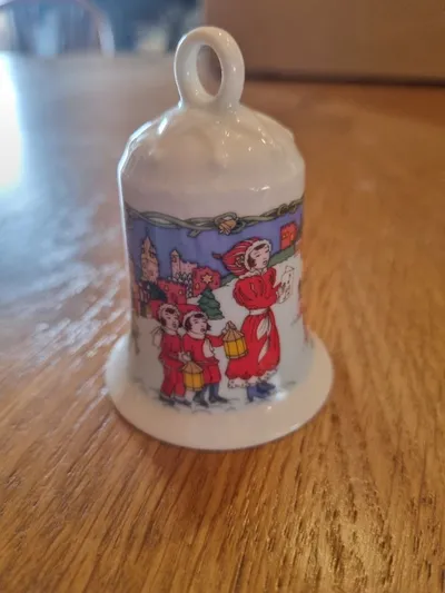 Hutschenreuther In der Burg 1996 Weihnachtsglocke Porzellan Laterne Weiß 8cm