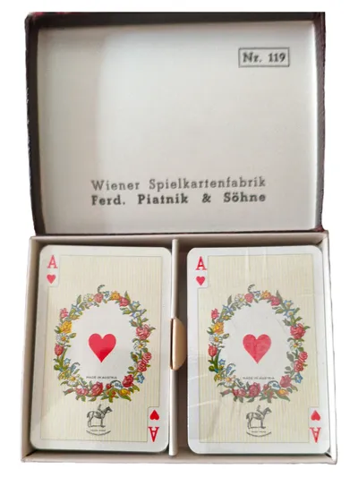 Piatnik Wien Spielkarten Kartenspiel Klassisches Design Blumen Herz Made in
