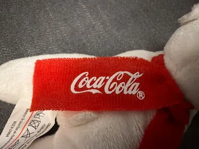 Coca-Cola Plüschtier Eisbär mit rotem Schal Kuscheltier Weiß