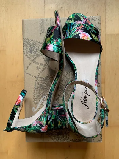 Free People Damen Sandalen Blumenmuster Gr. 37