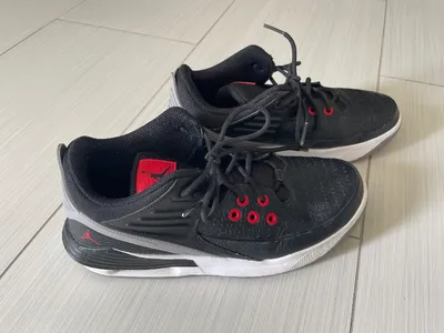 Nike Jordan Max Aura Basketballschuhe Herren Gr. 40 Schwarz Grau Rot