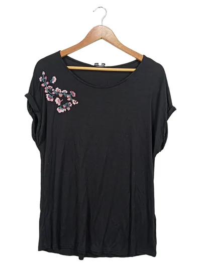 ABOUT YOU Damen T-Shirt Gr. 34/XS Schwarz Feminin Blumenstickerei