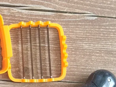 Genius Manueller Multizerkleinerer Gemüseschneider mit Behälter Orange Schwarz