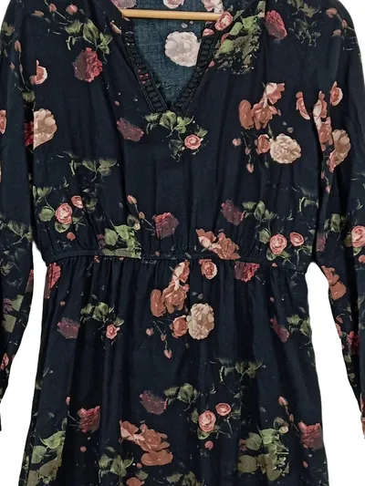 Q/S designed by Tunikakleid Blumenmuster Spitze Schwarz Gr. 36/S
