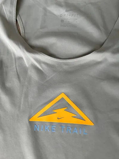 Nike Trail Damen Laufshirt Tanktop Dri-Fit Sport Top Gr. M Beige