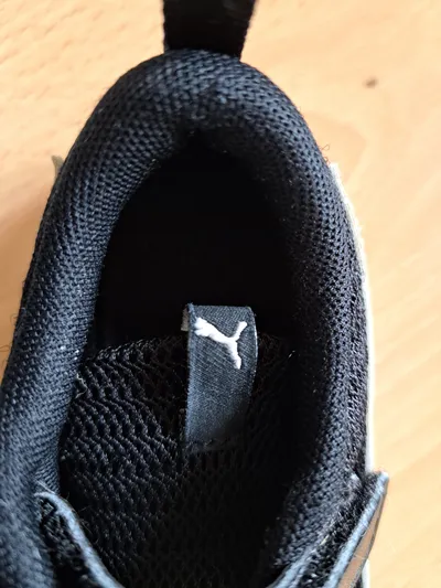 PUMA Carson Kinder Sneaker Sportschuhe Gr. 24 Schwarz Weiß Klettverschluss