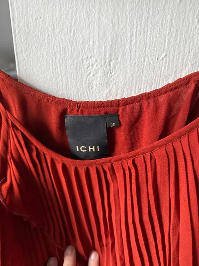 ICHI Damen Sommerkleid Plissee Rot Gr. 36 S Trägerkleid Rüschen