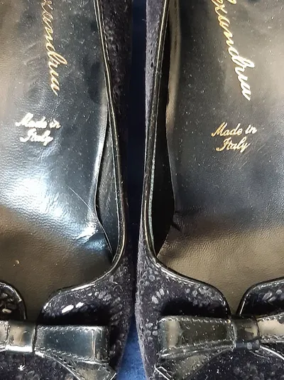 Alexandria Damen Pumps Gr. 37.5 Schwarz Elegant mit Schleife Florales Muster
