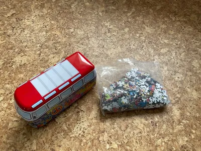EuroGraphics VW Bulli Puzzle 1000 Teile in Blechdose Bus-Form Hippie