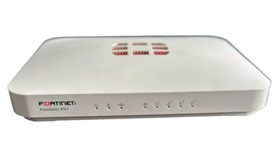 Fortinet FortiGate 30D Firewall UTM Security Appliance Router Weiß