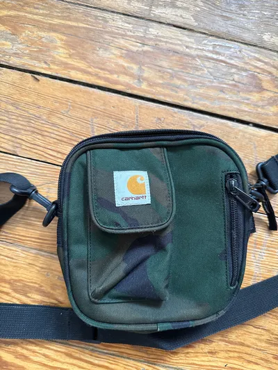 Carhartt Umhängetasche Mehrfarbig Camouflage Streetwear Unisex 18x18cm