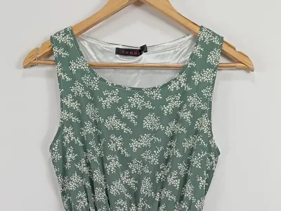 TENKI Damen Freizeitkleid Gr. 36/S Grün Blumenmuster Feminin