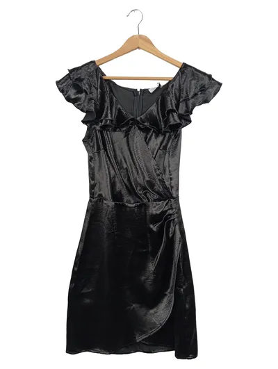 NA-KD Chloé B Damen Wickelkleid Schwarz Satin Rüschen Gr. 36/S