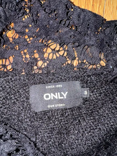 ONLY Damen Pullover mit Spitze Schwarz Gr. S Flauschig Feminin