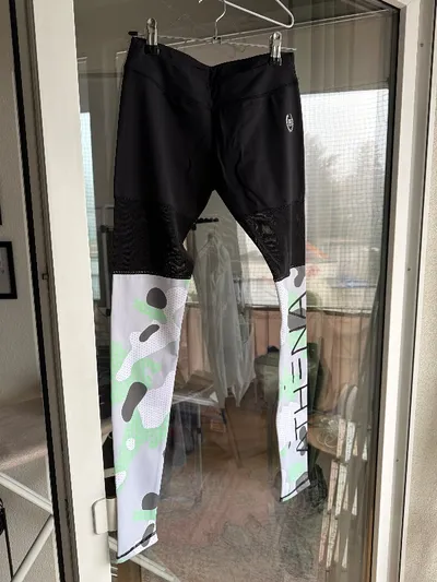 Body Engineers Athena Damen Sport Leggings Camouflage Logo Print Schwarz S
