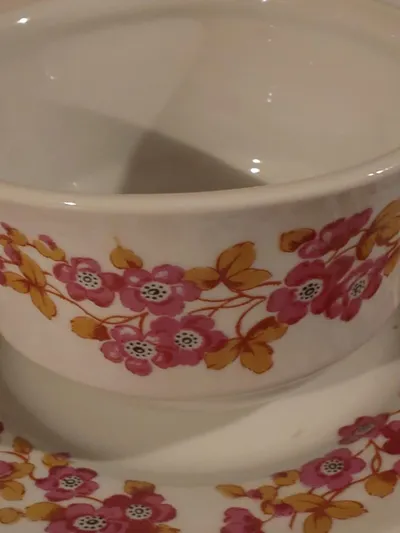 Graf von Henneberg Ilmenau Sauciere mit Unterteller Blumenmuster DDR Porzellan