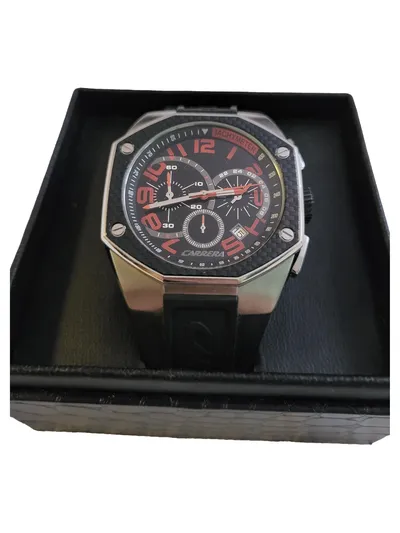 Carrera Herren Chronograph Armbanduhr Tachymeter Schwarz Rot Edelstahl