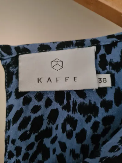 KAFFE Damen Langarmshirt Bluse Gr. 38 M Blau Leopardenmuster Viskose