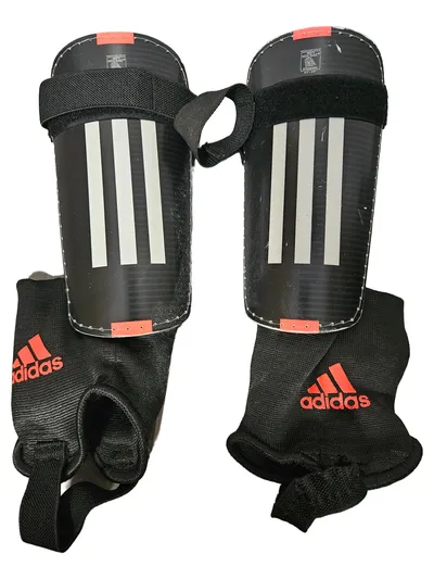 adidas Fussball Schienbeinschoner Kinder Gr. 140 Schwarz