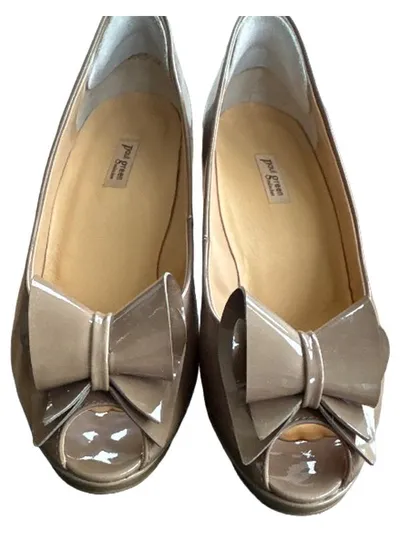 Paul Green Damen Pumps Peep Toe Schleife Lackoptik Elegant Beige Gr. 37,5