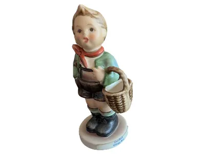 Goebel Village Boy Porzellan Dekofigur Kind Mehrfarbig 10cm