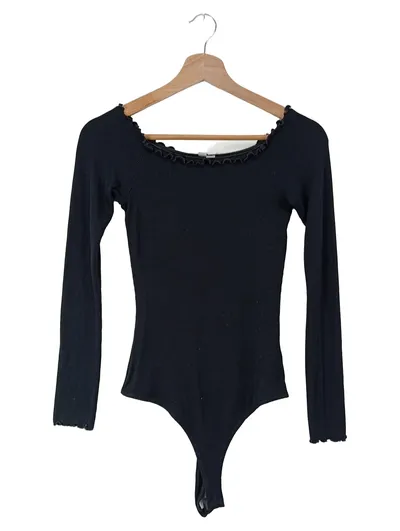 ASOS Damen Body Rippstrick Schwarz Gr. 34/XS Langarm Feminin