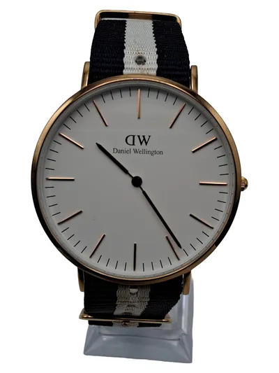 Daniel Wellington Classic Glasgow Damen Uhr Blau Stoff NATO Armband